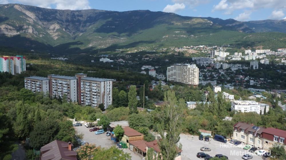 Продам квартиру в спальном районе Ялты (Чайная горка).  Общая площадь квартиры 60 кв.м, жилая 29, кухня 9 кв.м.... - 1