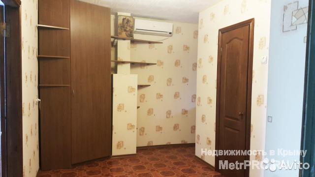 Продам 2-к квартиру. В квартире сделан обычный ремонт (заезжай и живи), но в этой квартире есть особенность -... - 3