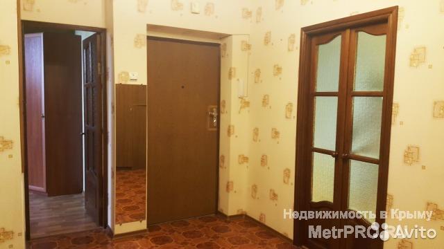 Продам 2-к квартиру. В квартире сделан обычный ремонт (заезжай и живи), но в этой квартире есть особенность -... - 5