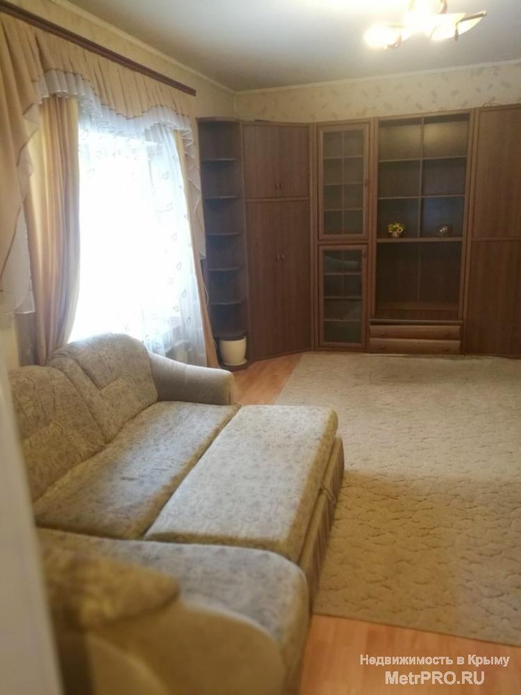 Республика Крым, Симферополь, пл. Советская, 2-комнатную квартиру,  1/1 блочного дома, 66/40/10 квадратных метров,...