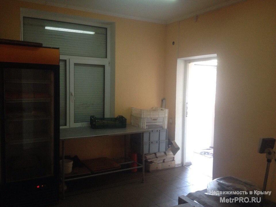 Сдам помещение 1 этаж, отдельный вход, 1 линия, нежилой фонд, рядом продуктовый магазин, с/у, состояние обычное,... - 3