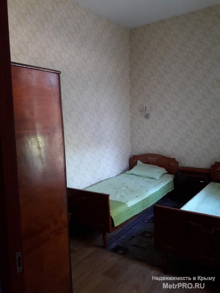 Продается 2-ая квартира на 2 этаже 2 этажного дома в центре города.    Квартира с отдельным входом, рядом 2 хоз.... - 2