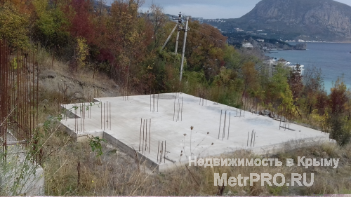 Продается участок в Гурзуфе, с потрясающим видом на всю бухту и Аю-даг. Благодаря расположению, вид вам никто и... - 9