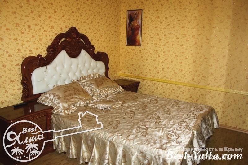 Дом в частном секторе на закрытой тихой территории, с отдельным входом и просторным двором. Во дворе бильярдный стол,...