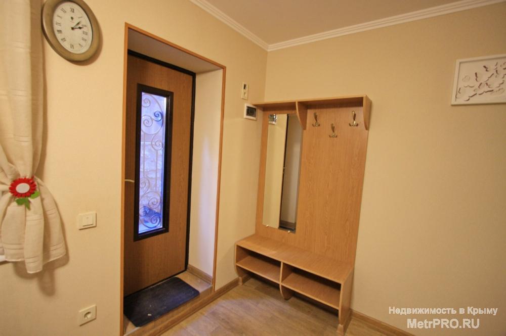 Сдам до мая ухоженную квартиру с отличным ремонтом. Дом в хорошем состоянии, закрытый двор. Очень удобное...