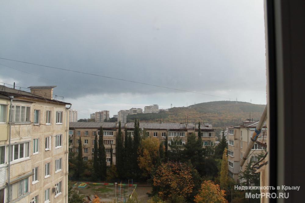 Продается 2-х комнатная квартира в г.Алушта, на  ул.60 лет СССР, дом 9. Квартира расположена на 5 этаже/5 этажного... - 4
