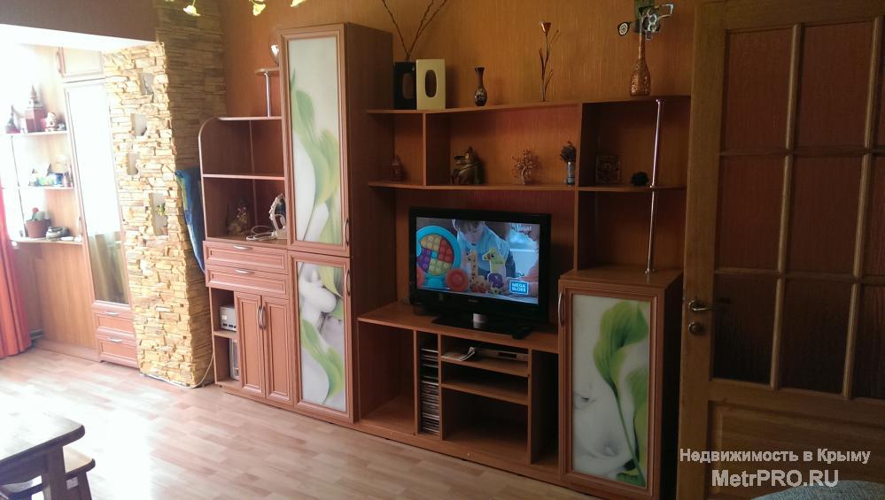 Сдам свою двухкомнатную квартиру без посредников в центре Ялты, район улицы Дражинского, до пляжа 3 минуты пешком....