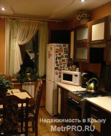 Продается двухкомнатная квартира. Общая площадь 62,7 м ( комнаты 18 и 12 м). Квартира в   отличном состоянии, теплая,... - 8