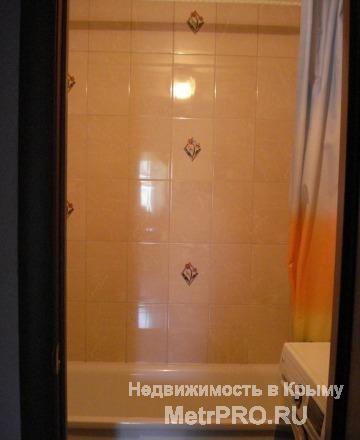 Продается двухкомнатная квартира. Общая площадь 62,7 м ( комнаты 18 и 12 м). Квартира в   отличном состоянии, теплая,... - 11