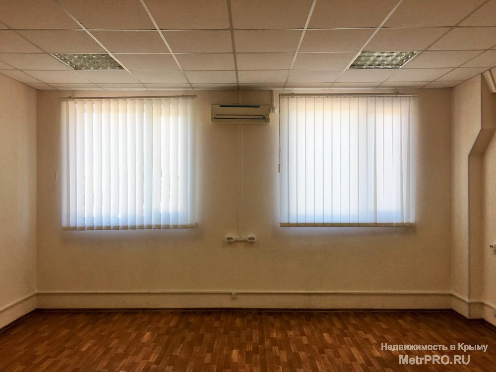 Сдам в аренду офисное помещение площадью 35,80 кв.м,  расположенное на 1-м этаже 4-х-этажного офисного здания.  В...