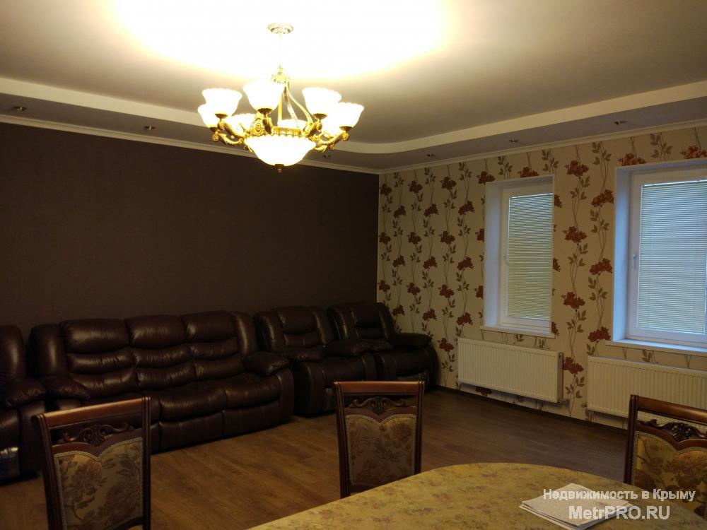 Продаю дом в г. Бахчисарае на 10 сотках. Дом общей площадью 271 м2, 2 гаража, кухня- гостинная, 3 санузла, 6 комнат,...