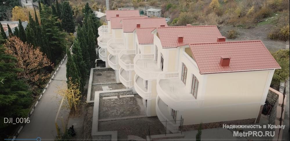Продаётся  котедж в Крыму г Ялта пгт. Гурзуфе.расстояние до пляжа 200метров,Вид на море открывается со второго этажа... - 1