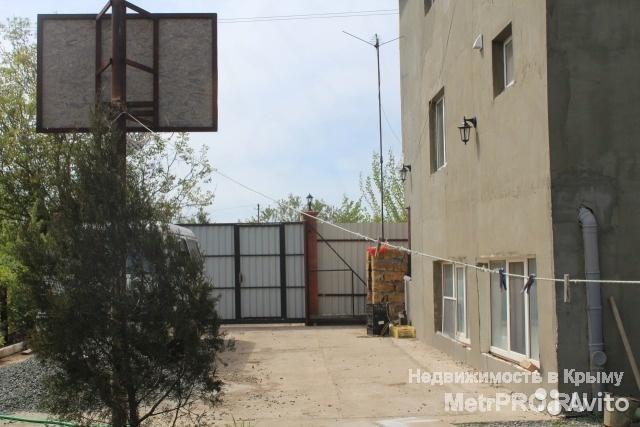 Продам дом общ.пл.190м2. Три этажа. Первый этаж гараж, бытовая комната, котельная, второй этаж санузел, ванная -... - 1