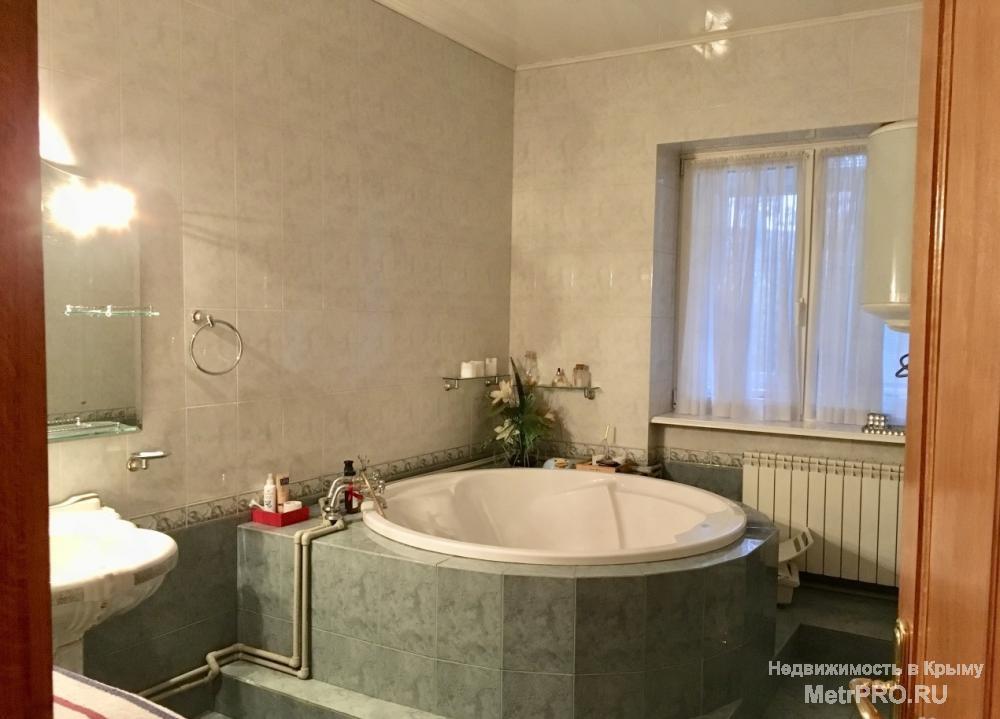 Сдам 3к.кв. в самом центре Симферополя, улица Октябрьская, квартира на 1ом высоком этаже 4х этажного дома. Общая... - 2