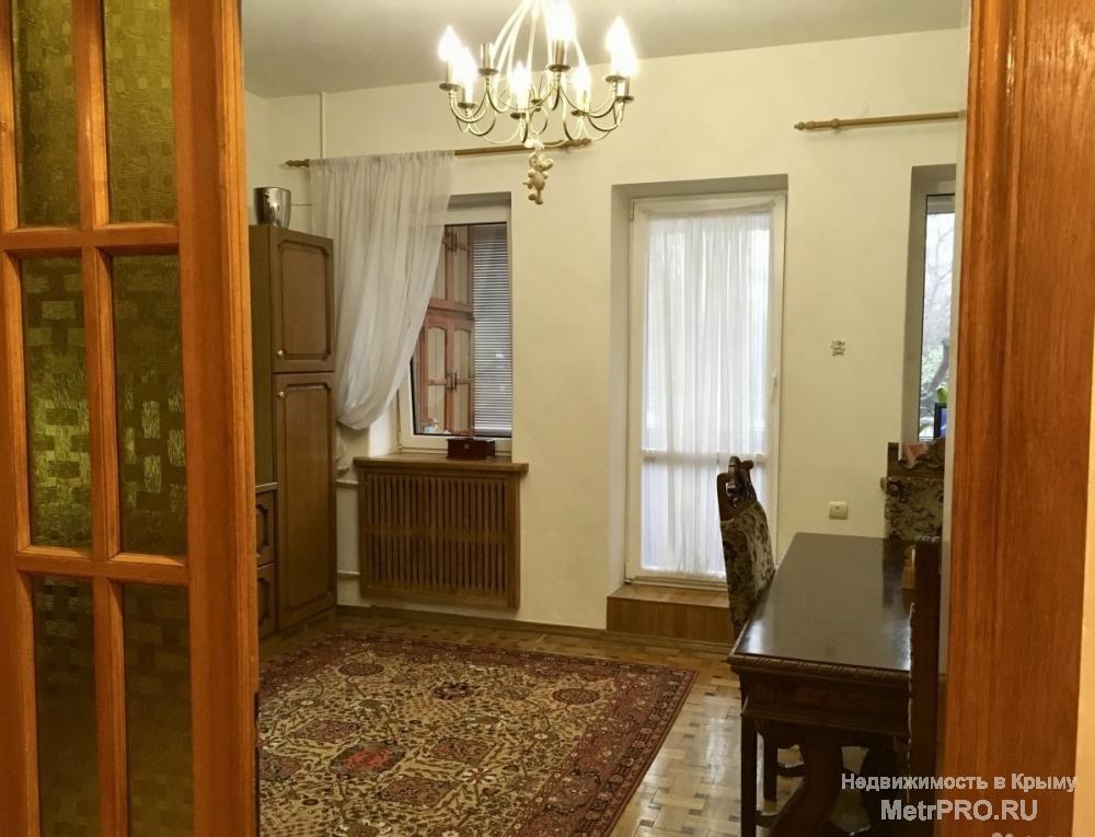 Сдам 3к.кв. в самом центре Симферополя, улица Октябрьская, квартира на 1ом высоком этаже 4х этажного дома. Общая... - 3