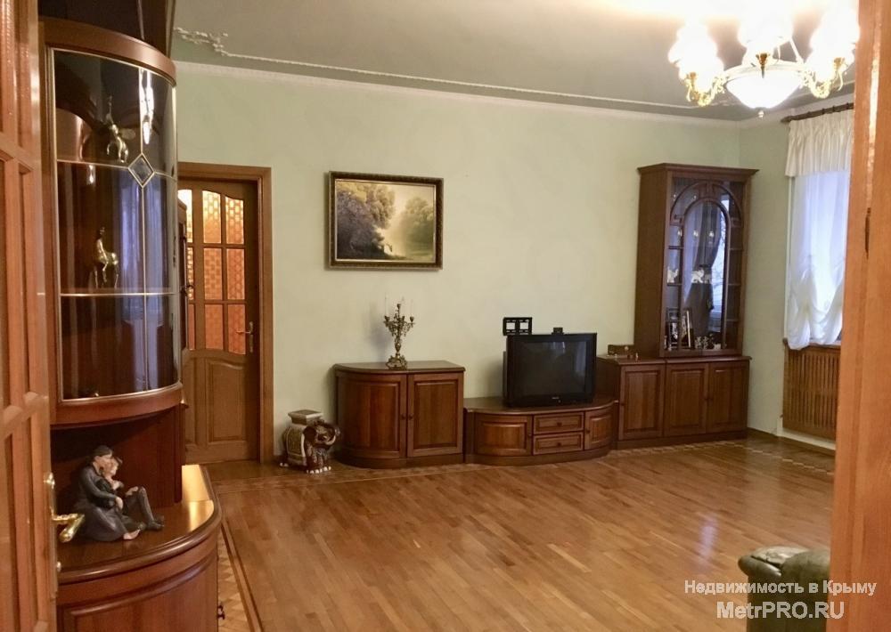 Сдам 3к.кв. в самом центре Симферополя, улица Октябрьская, квартира на 1ом высоком этаже 4х этажного дома. Общая... - 5