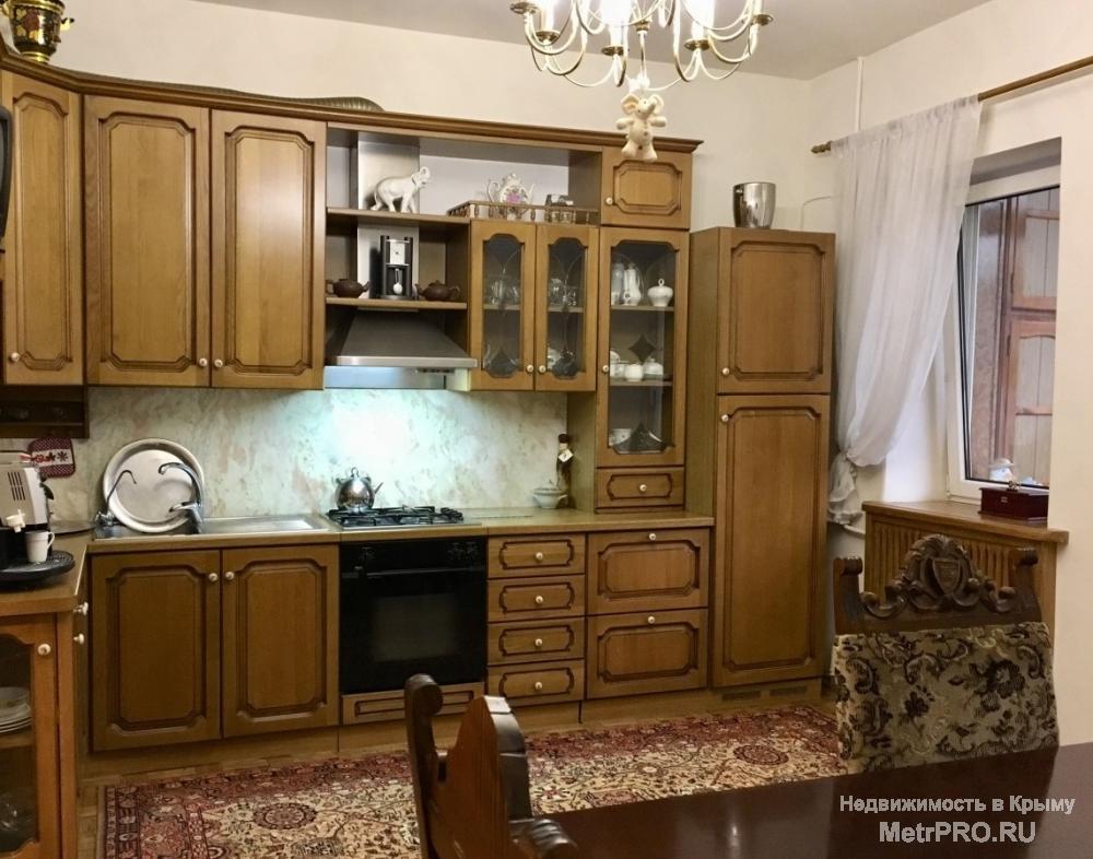 Сдам 3к.кв. в самом центре Симферополя, улица Октябрьская, квартира на 1ом высоком этаже 4х этажного дома. Общая... - 8
