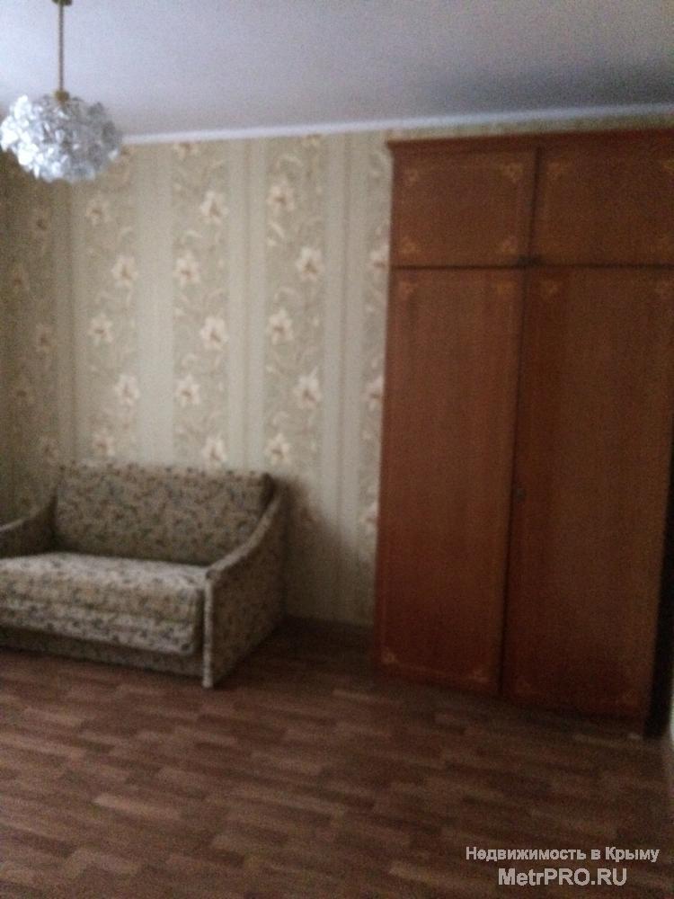 сдам квартиру длительно, мебель, бытовая техника, интернет. Рядом садик, школа, поликлиника, магазины, остановки. - 1
