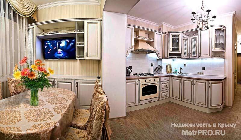 Сдается шикарная просторная квартира в центре Севастополя. Квартира в светлых тонах, с отличным ремонтом и красивой... - 2