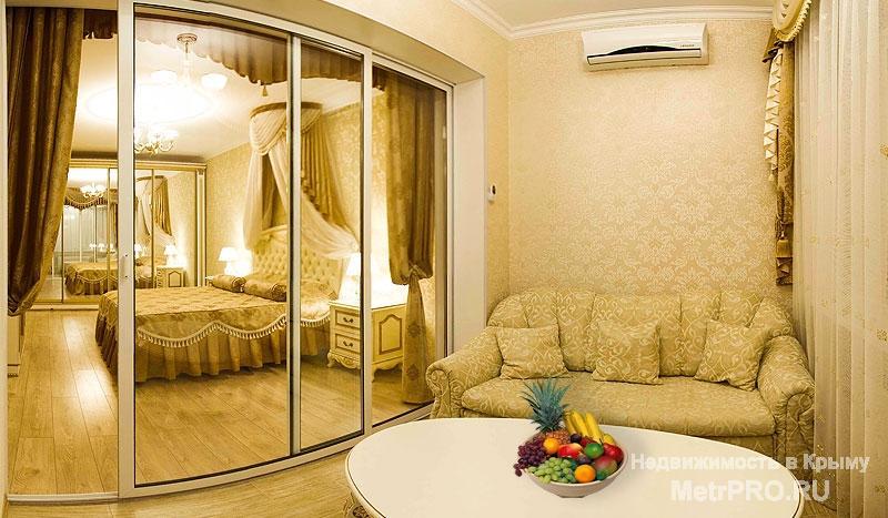 Сдается шикарная просторная квартира в центре Севастополя. Квартира в светлых тонах, с отличным ремонтом и красивой... - 3
