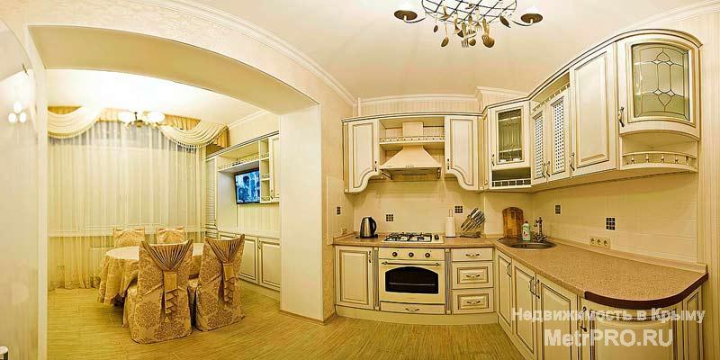 Сдается шикарная просторная квартира в центре Севастополя. Квартира в светлых тонах, с отличным ремонтом и красивой... - 4