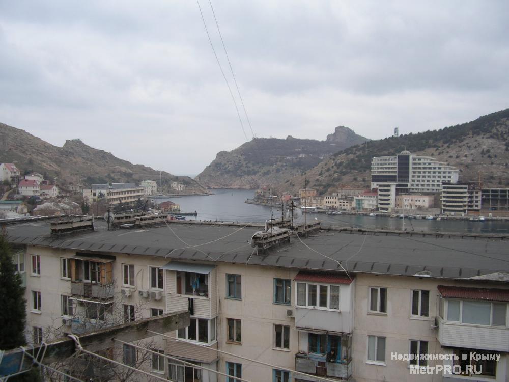 Продам трехкомнатную 'чешку' в центре Балаклавы на ул.Кирова, 4/5 этаж, 69/40/8, лоджия с видом на море и балкон - во...