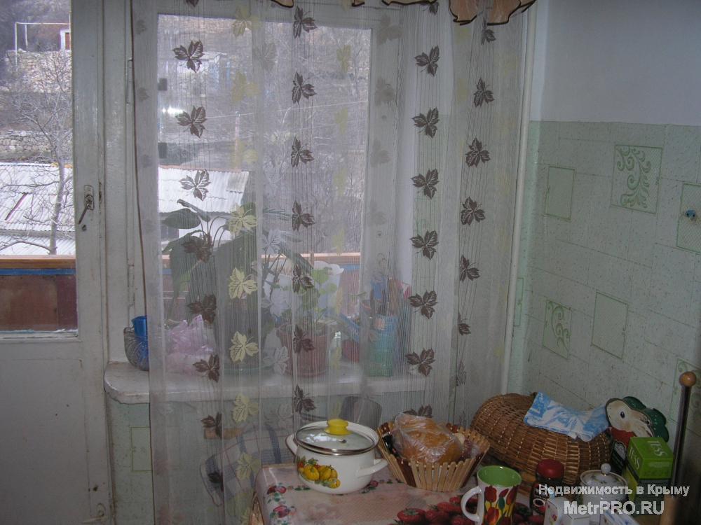 Продам трехкомнатную 'чешку' в центре Балаклавы на ул.Кирова, 4/5 этаж, 69/40/8, лоджия с видом на море и балкон - во... - 10