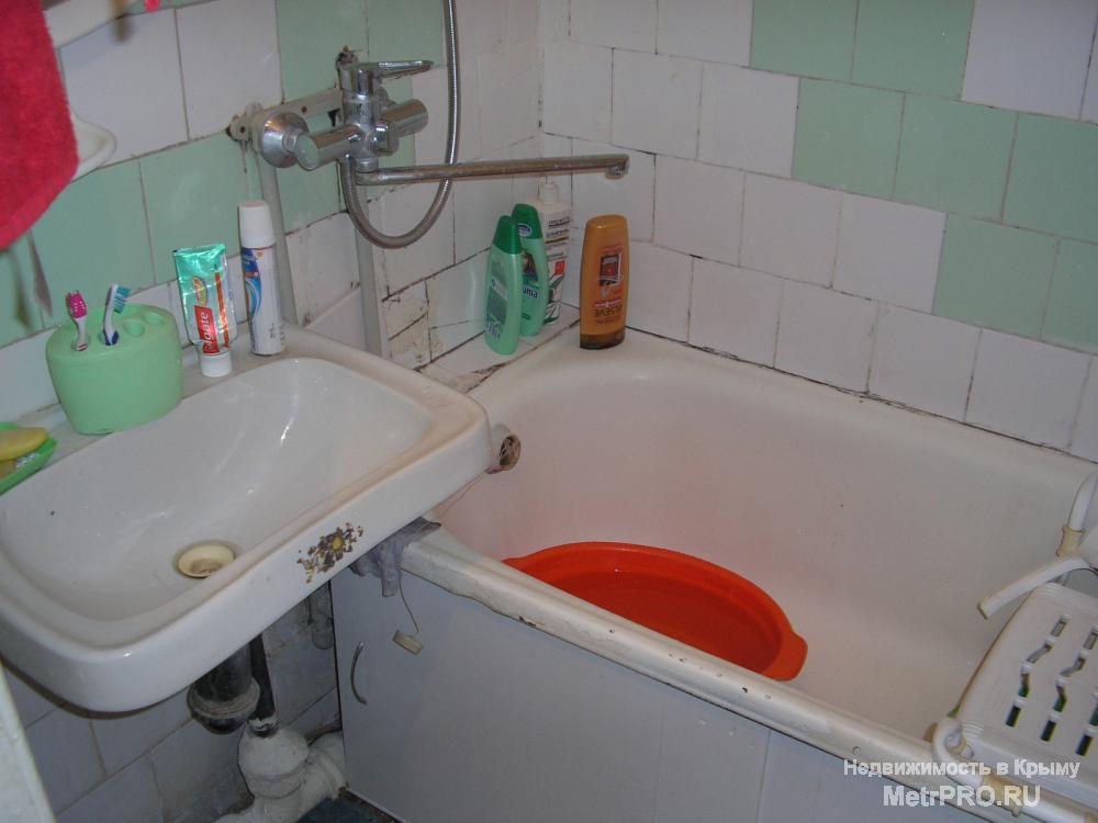 Продам трехкомнатную 'чешку' в центре Балаклавы на ул.Кирова, 4/5 этаж, 69/40/8, лоджия с видом на море и балкон - во... - 12