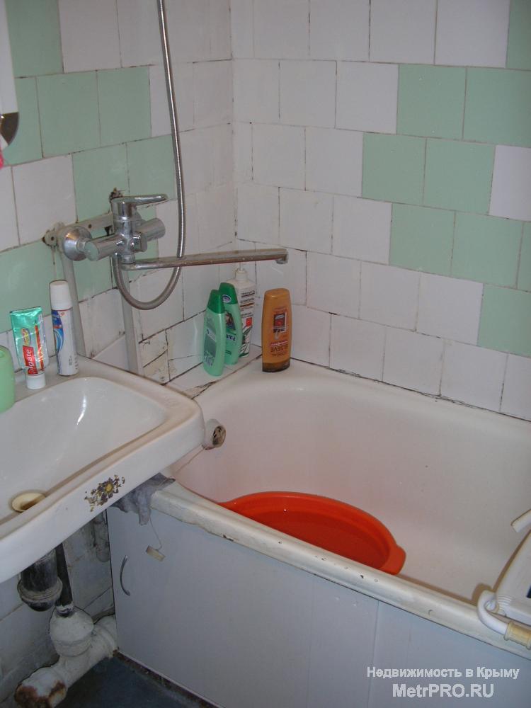 Продам трехкомнатную 'чешку' в центре Балаклавы на ул.Кирова, 4/5 этаж, 69/40/8, лоджия с видом на море и балкон - во... - 13