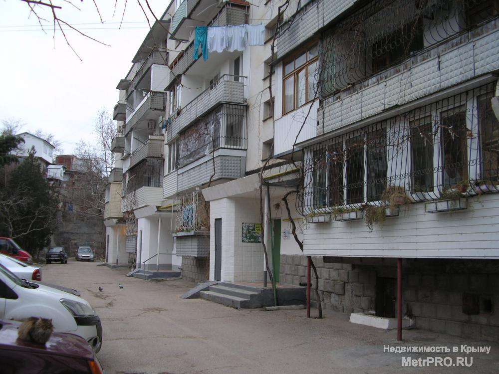 Продам трехкомнатную 'чешку' в центре Балаклавы на ул.Кирова, 4/5 этаж, 69/40/8, лоджия с видом на море и балкон - во... - 15