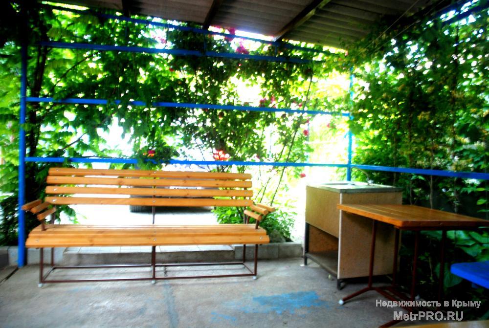 'Зеленый домик'- сдается под ключ, для проживания большой компании или семьи. Среди цветов и зелени вы будете... - 12