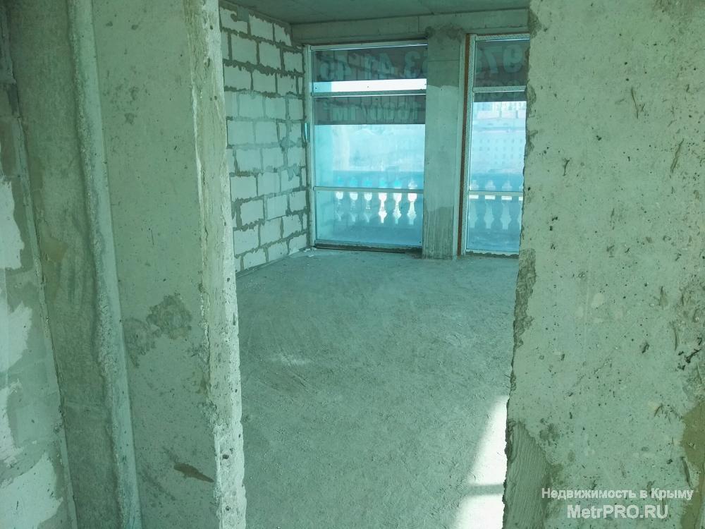 В центре города Севастополя, возле Артбухты, на набережной  пляжа Хрустальный состояние от строителей, свободной... - 5