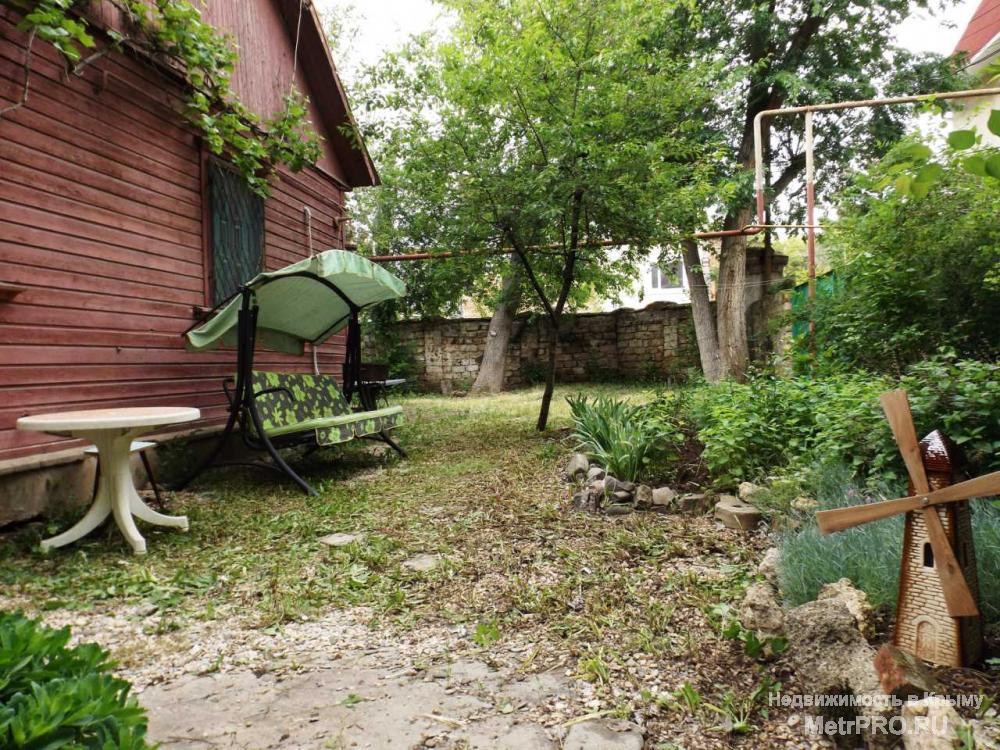 Сдаю двухкомнатный  дом под ключ в Евпатории, без посредников. Отдельный двор для отдыха,  холодная и горячая  вода...