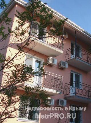 Код объекта 11541  Продаётся гостиница в городе Саки!  Продаётся трёхэтажная гостиница 200 кв. м в центре базы отдыха...