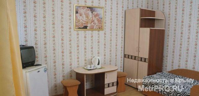 Код объекта 11541  Продаётся гостиница в городе Саки!  Продаётся трёхэтажная гостиница 200 кв. м в центре базы отдыха... - 1