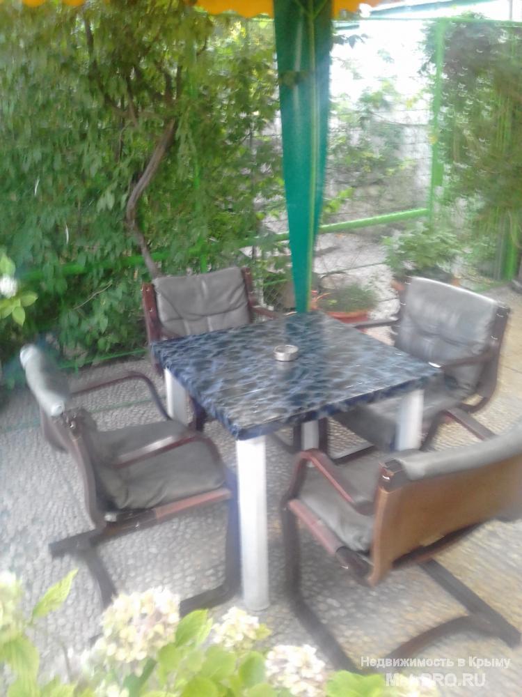 Сдаю в центре Мисхора (ЮБК,Ялта) свой дом по номерам и коттедж на 2а номера.   В доме 3и автономных номера (один 2х...