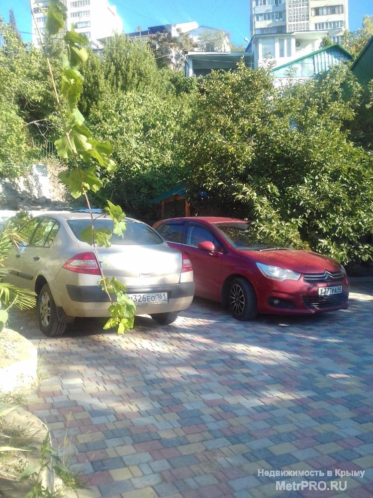 Сдаю в центре Мисхора (ЮБК,Ялта) свой дом по номерам и коттедж на 2а номера.   В доме 3и автономных номера (один 2х... - 14