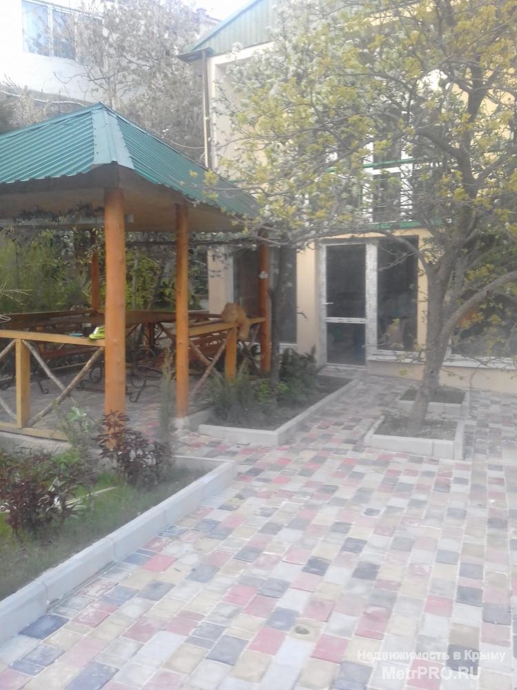 Сдаю в центре Мисхора (ЮБК,Ялта) свой дом по номерам и коттедж на 2а номера.   В доме 3и автономных номера (один 2х... - 22