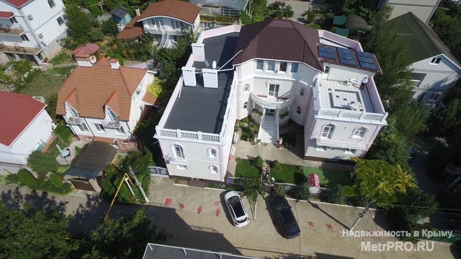 Гостиница 'Вилла Магнолия' расположена в 300 метрах от моря на западном берегу г. Севастополя. Общая площадь...
