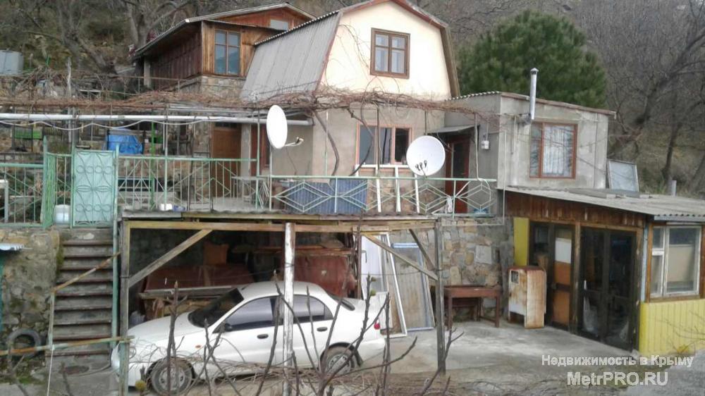 Продам два участка: один 4 сотки, имеется фундамент и строй материал; второй 20 соток  имеются строения домов, могу... - 10
