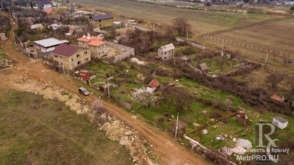 Продается участок площадью 10 сот., ИЖС. Расположен на ул. Планерная.   Участок ровный, огорожен легким, забором....