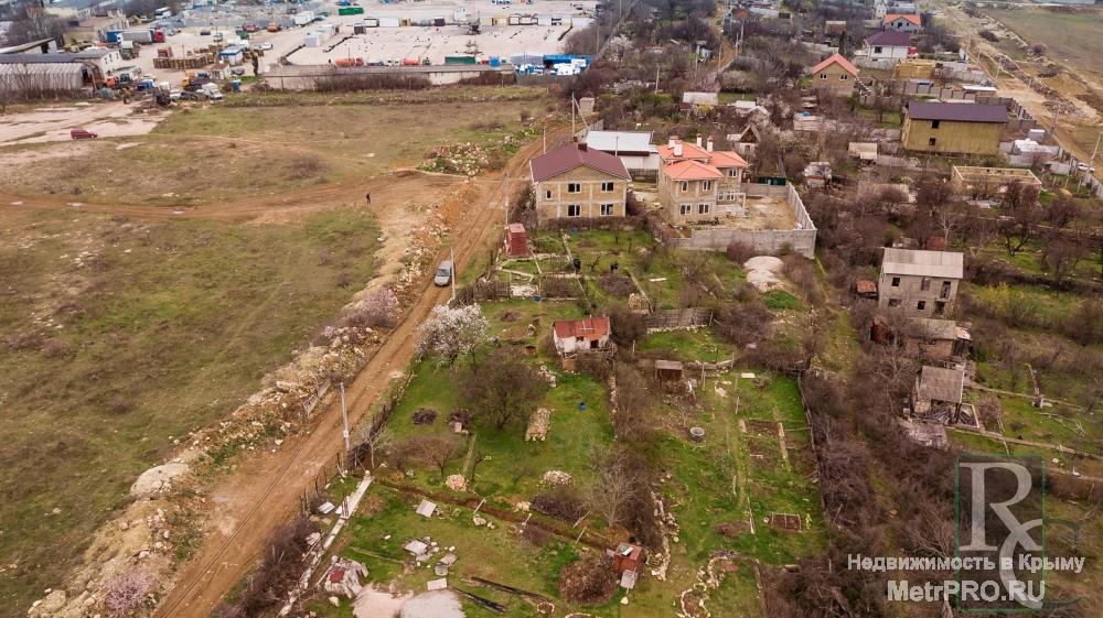 Продается участок площадью 10 сот., ИЖС. Расположен на ул. Планерная.   Участок ровный, огорожен легким, забором.... - 1