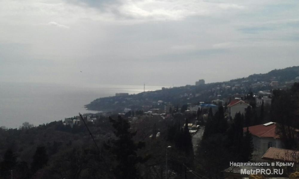 Продается дом в живописном месте города Алупка. Дом площадью 96 м2, располагающегося на участке в 1000 м2, к участку... - 19