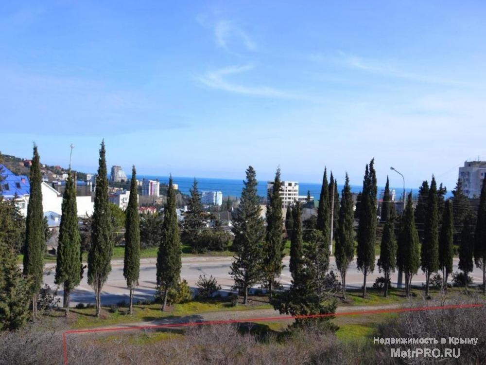 Продам срочно земельный участок 4 сотки ИЖС в г. Алушта. Участок правильной формы, половина участка под небольшим...