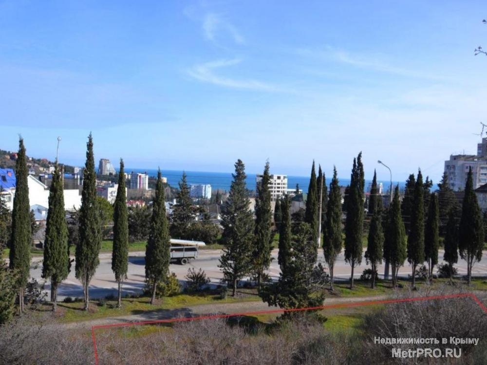 Продам срочно земельный участок 4 сотки ИЖС в г. Алушта. Участок правильной формы, половина участка под небольшим... - 3