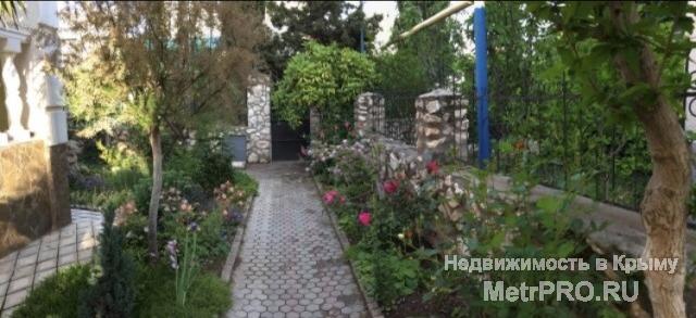 Сдаётся посуточно 2х этажный дом у моря, вторая линия от моря, на берегу бухты Казачья, г. Севастополь.   Дом... - 14