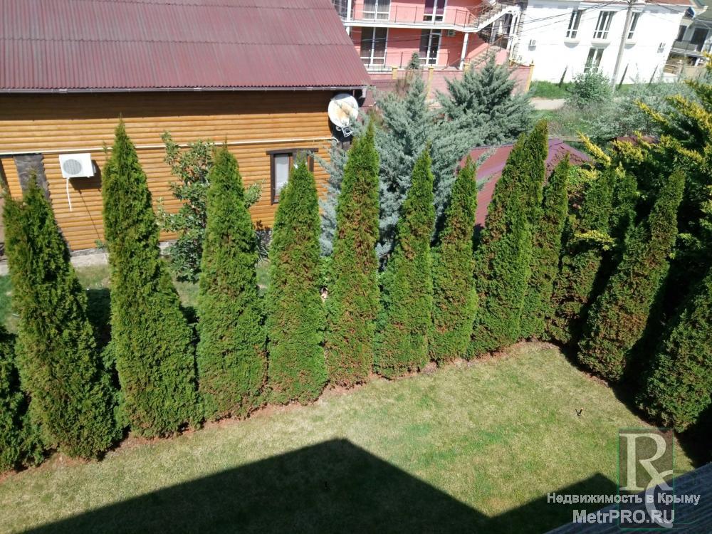 Продаю уютный, утопающий в зелени и цветах коттедж площадью 205 кв.м., расположенный в элитном закрытом поселке... - 1