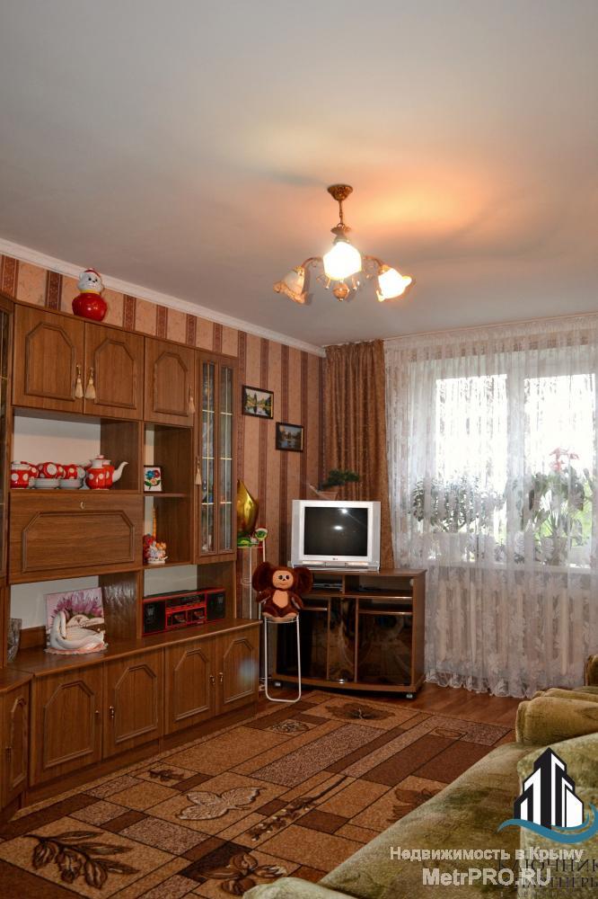 Срочно продаётся 3-х комнатная квартира на 3 этаже пятиэтажного дома в тихом районе г.Феодосия ! Общая площадь... - 2