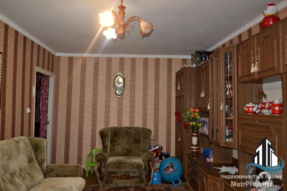 Срочно продаётся 3-х комнатная квартира на 3 этаже пятиэтажного дома в тихом районе г.Феодосия ! Общая площадь... - 4