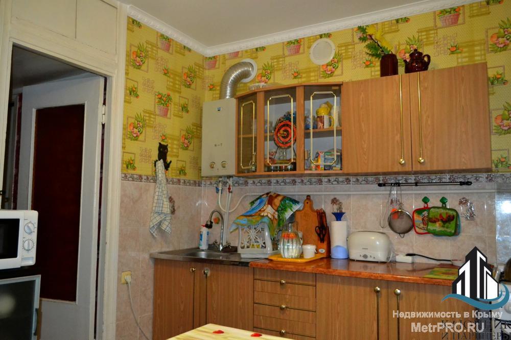 Срочно продаётся 3-х комнатная квартира на 3 этаже пятиэтажного дома в тихом районе г.Феодосия ! Общая площадь... - 9